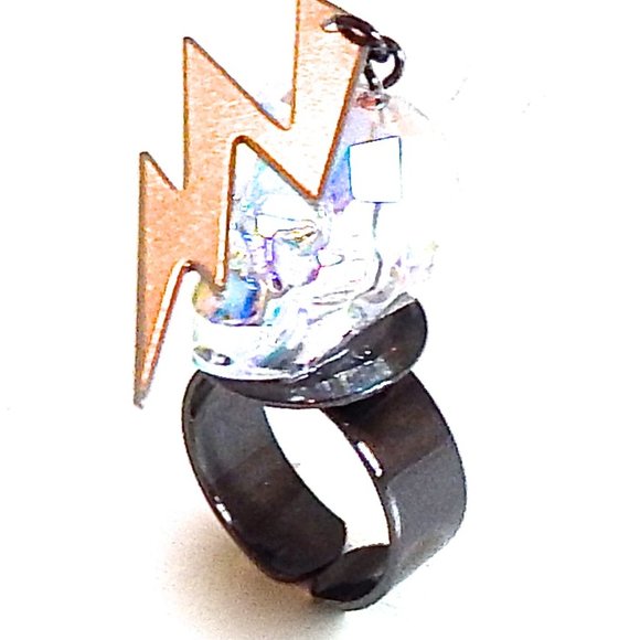 GASOLINE GLAMOUR BADLANDS DEVILS ARROW OPAL SKULL & CHARM RING - Picture 3 of 5